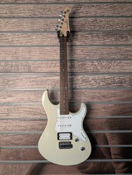 Yamaha Pacifica Electric Guitar 112V