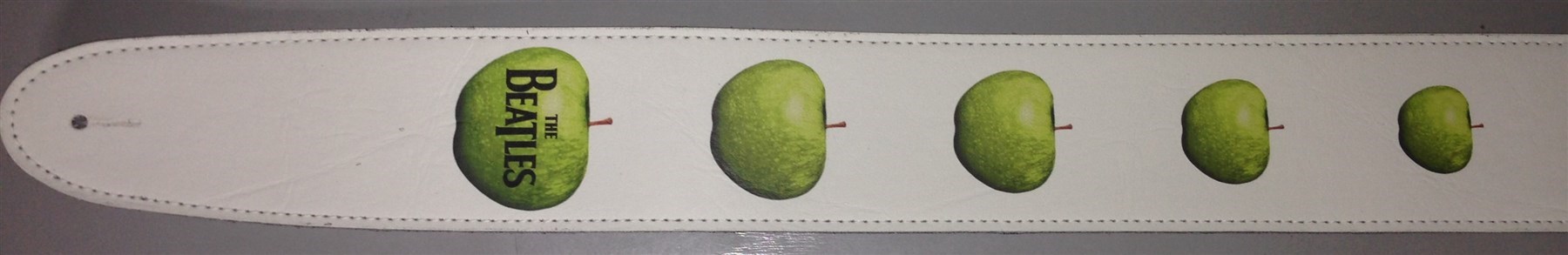 Perri's The Beatles Apple Leather Guitar Strap, White/With Apples