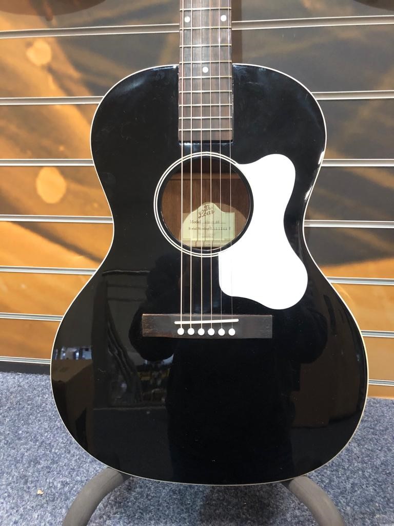 The Loar LO-16 00 Size Acoustic Guitar, Repaired, Black