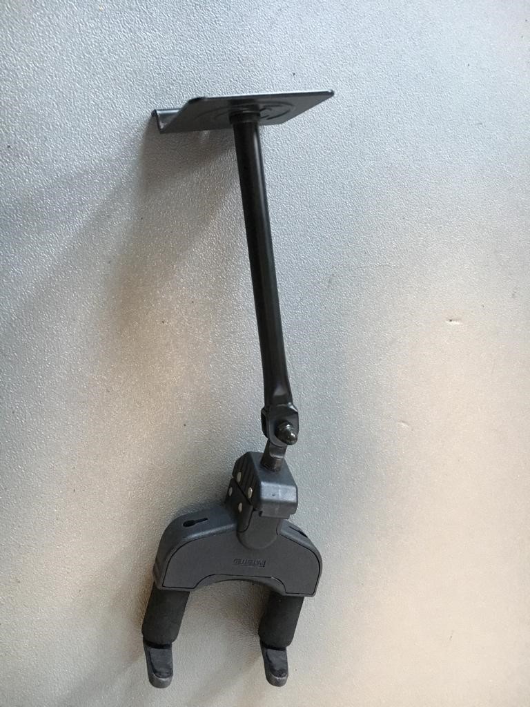 Hercules GSP40SB Auto Grab Guitar Wall Hanger For Slat Wall, Used