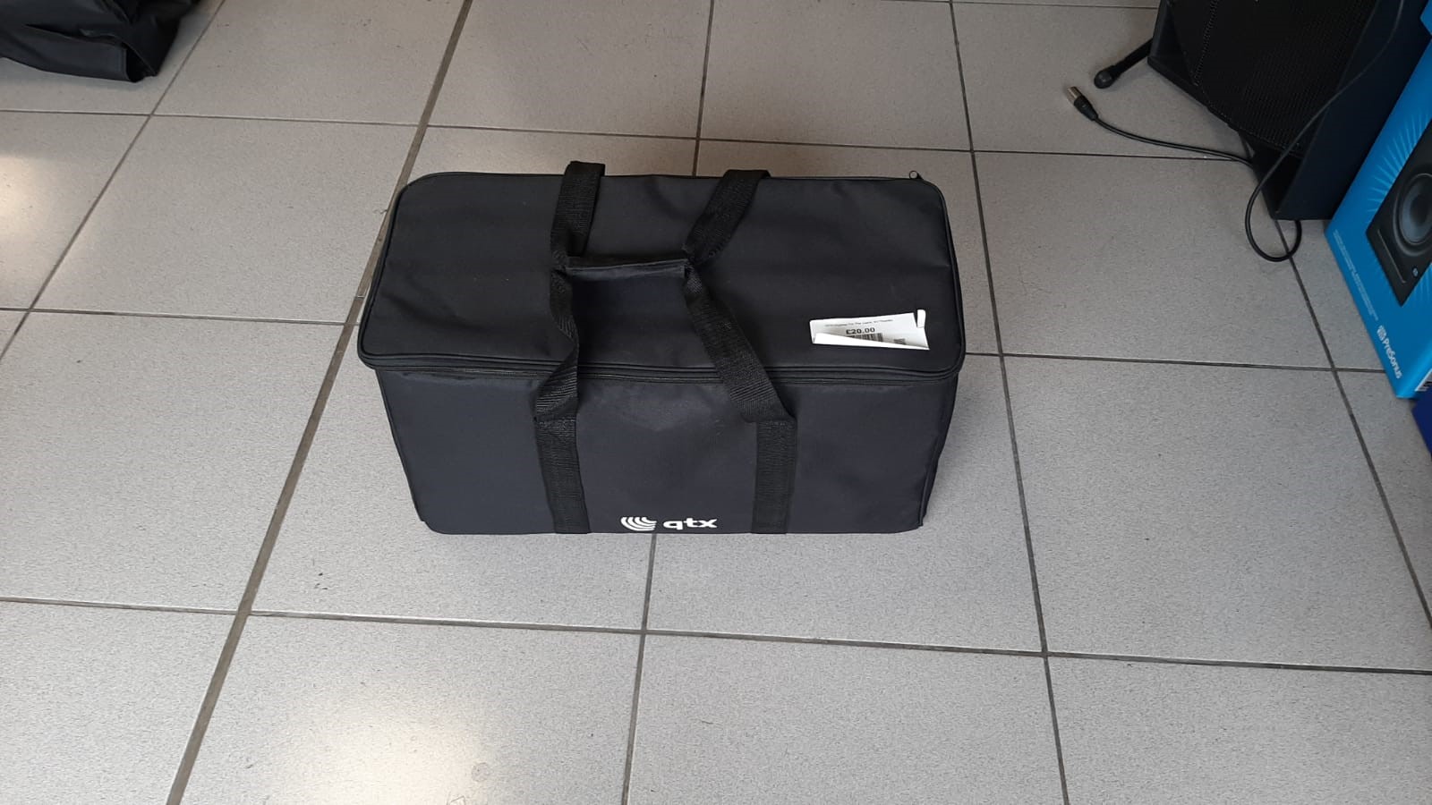 QTX Gigbag For Par Cans No Dividers Or Shoulder Strap, Ex Display