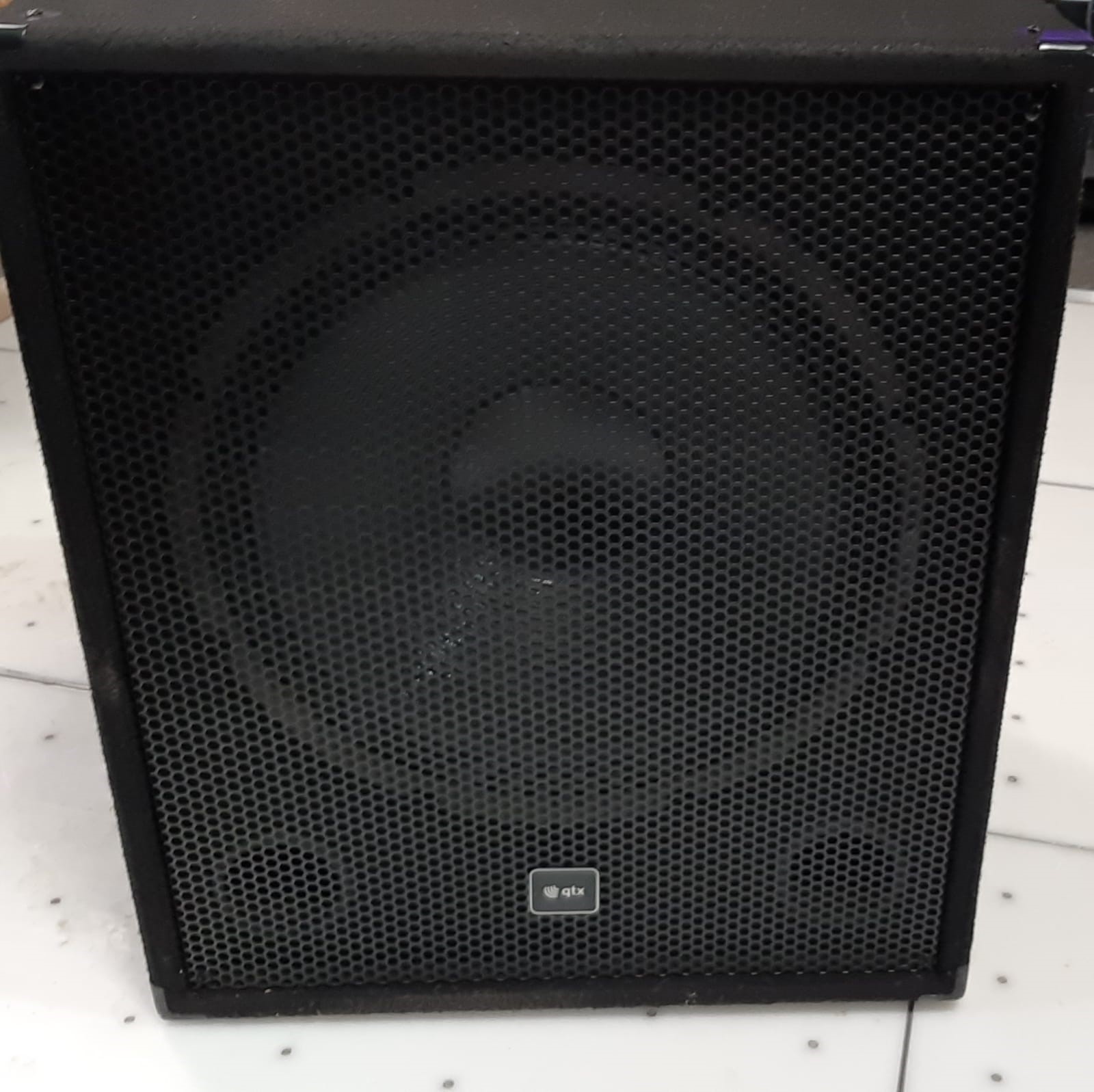 15" 600 Watt Active Subwoofer QTX QT15SA - Used with Cover