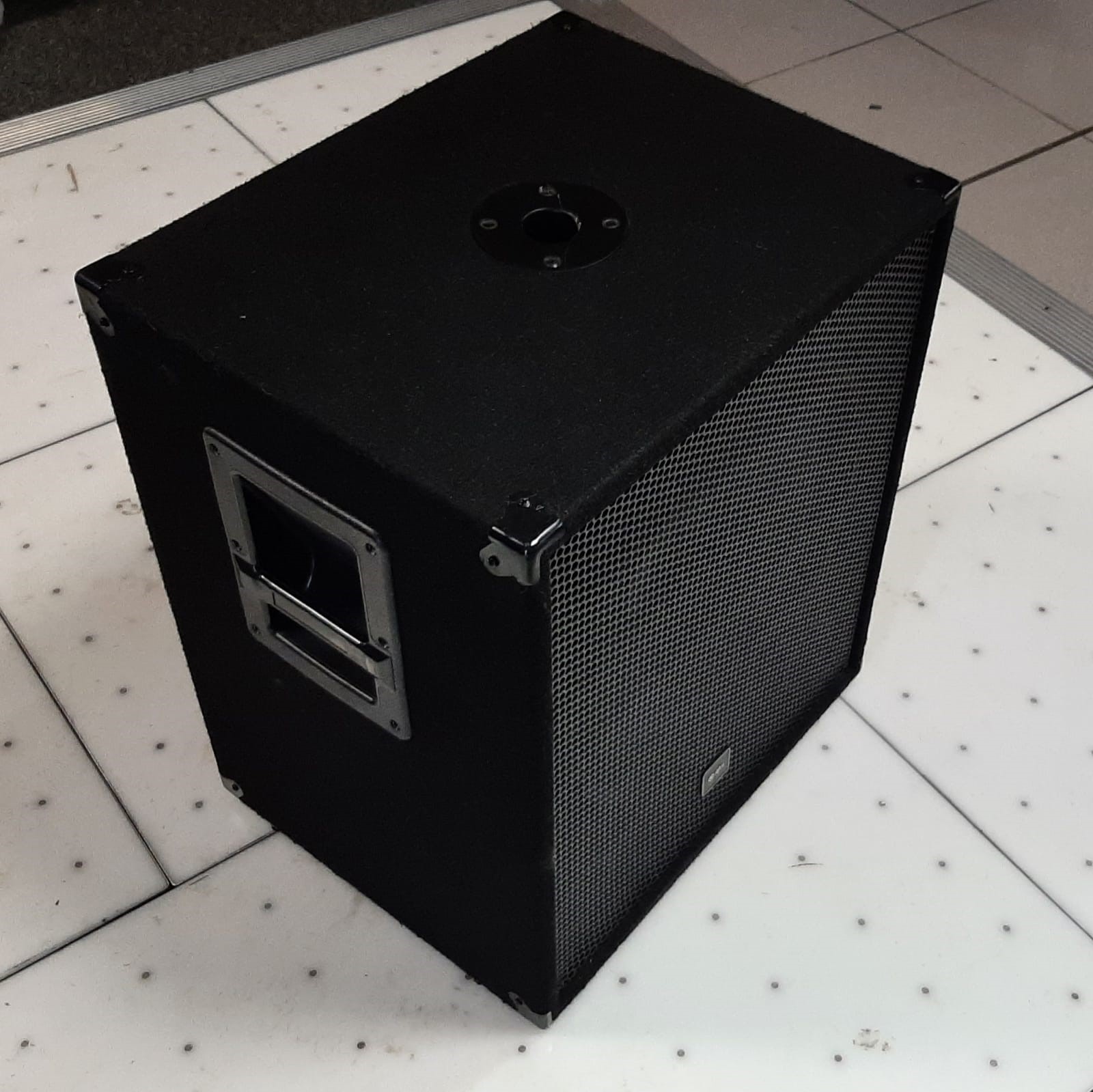 15" 600 Watt Active Subwoofer QTX QT15SA - Used with Cover