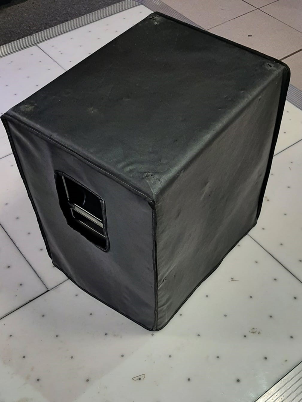 15" 600 Watt Active Subwoofer QTX QT15SA - Used with Cover