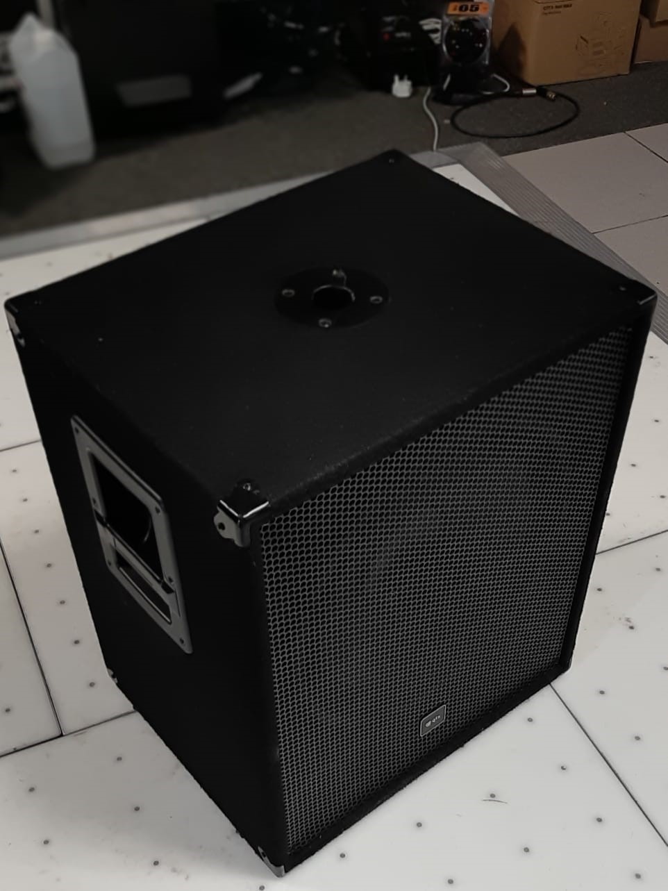15" 600 Watt Active Subwoofer QTX QT15SA - Used with Cover