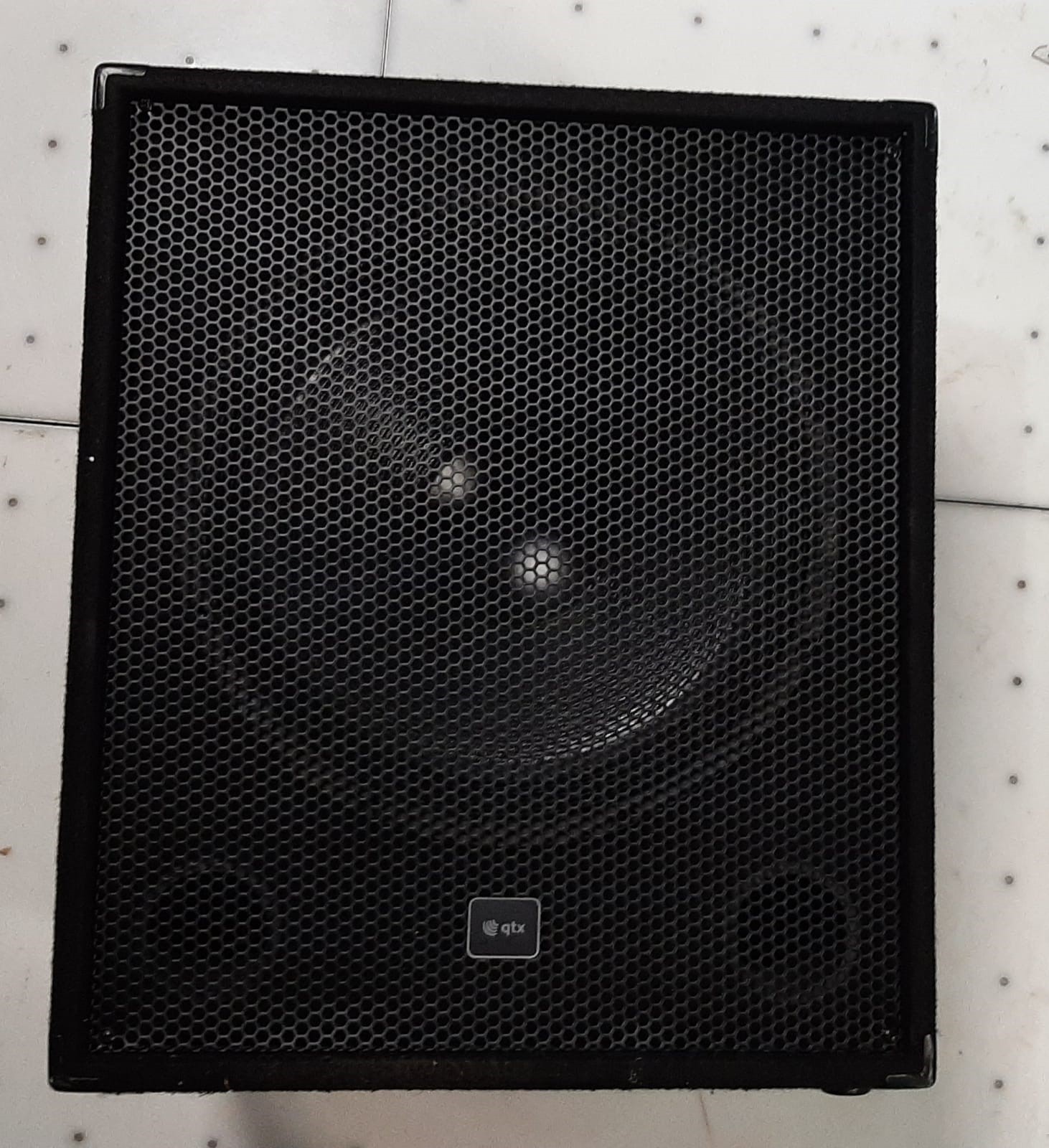15" 600 Watt Active Subwoofer QTX QT15SA - Used with Cover