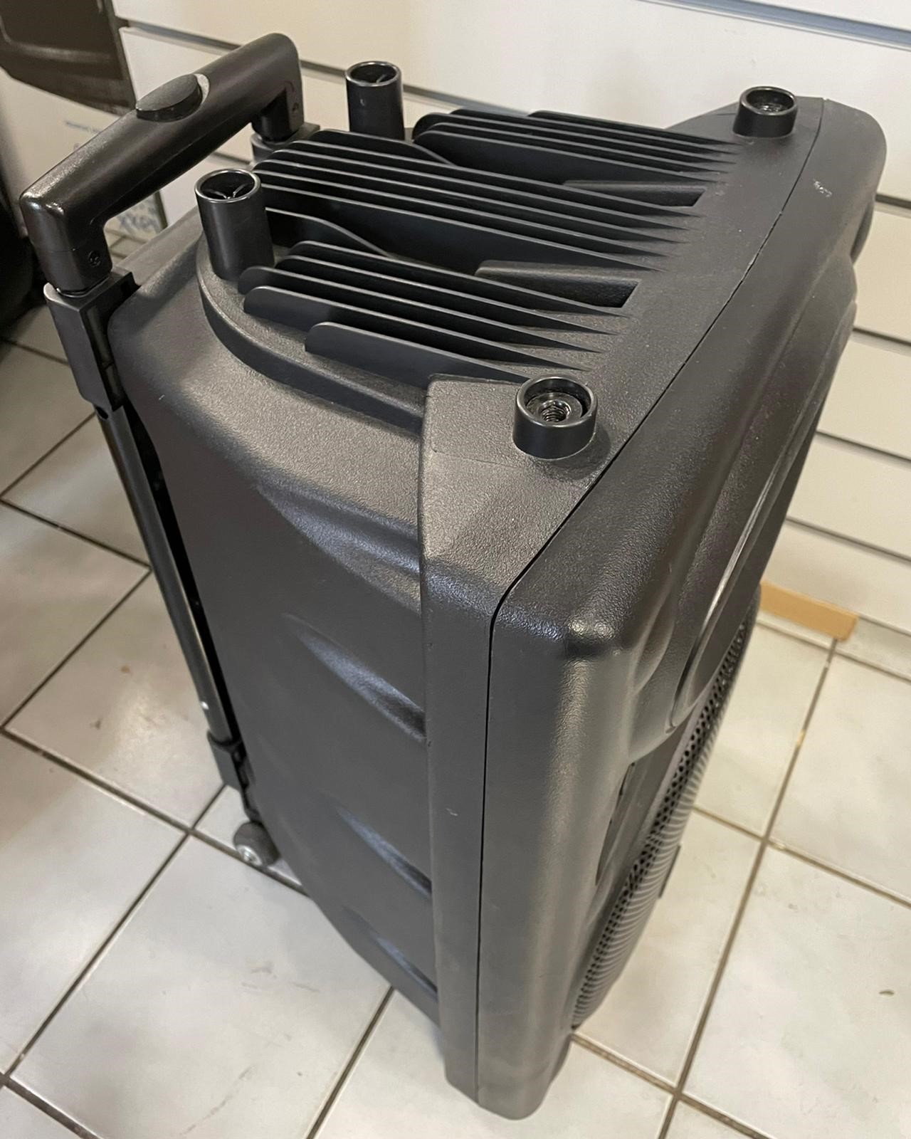 QTX QR12PA BT Bluetooth Portable PA System with Mics, Used