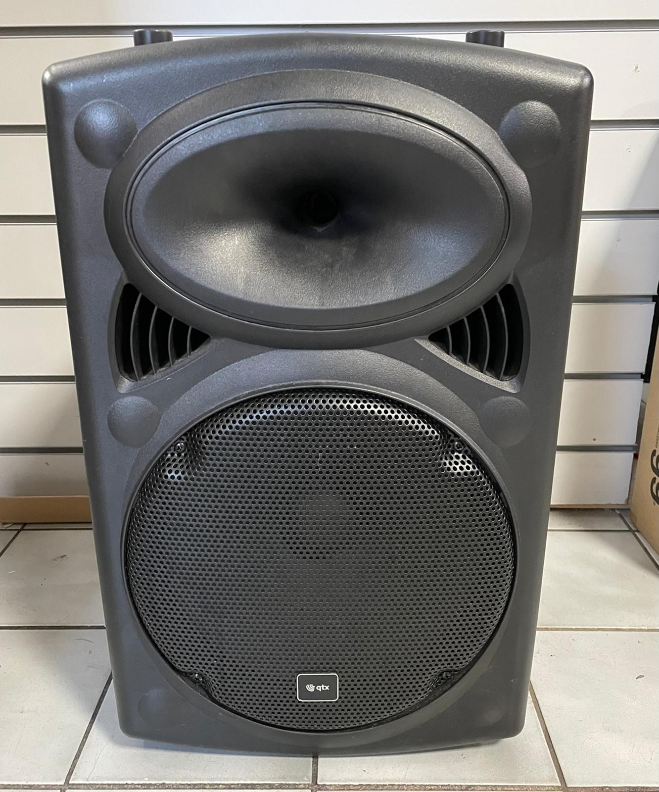 QTX QR12PA BT Bluetooth Portable PA System with Mics, Used