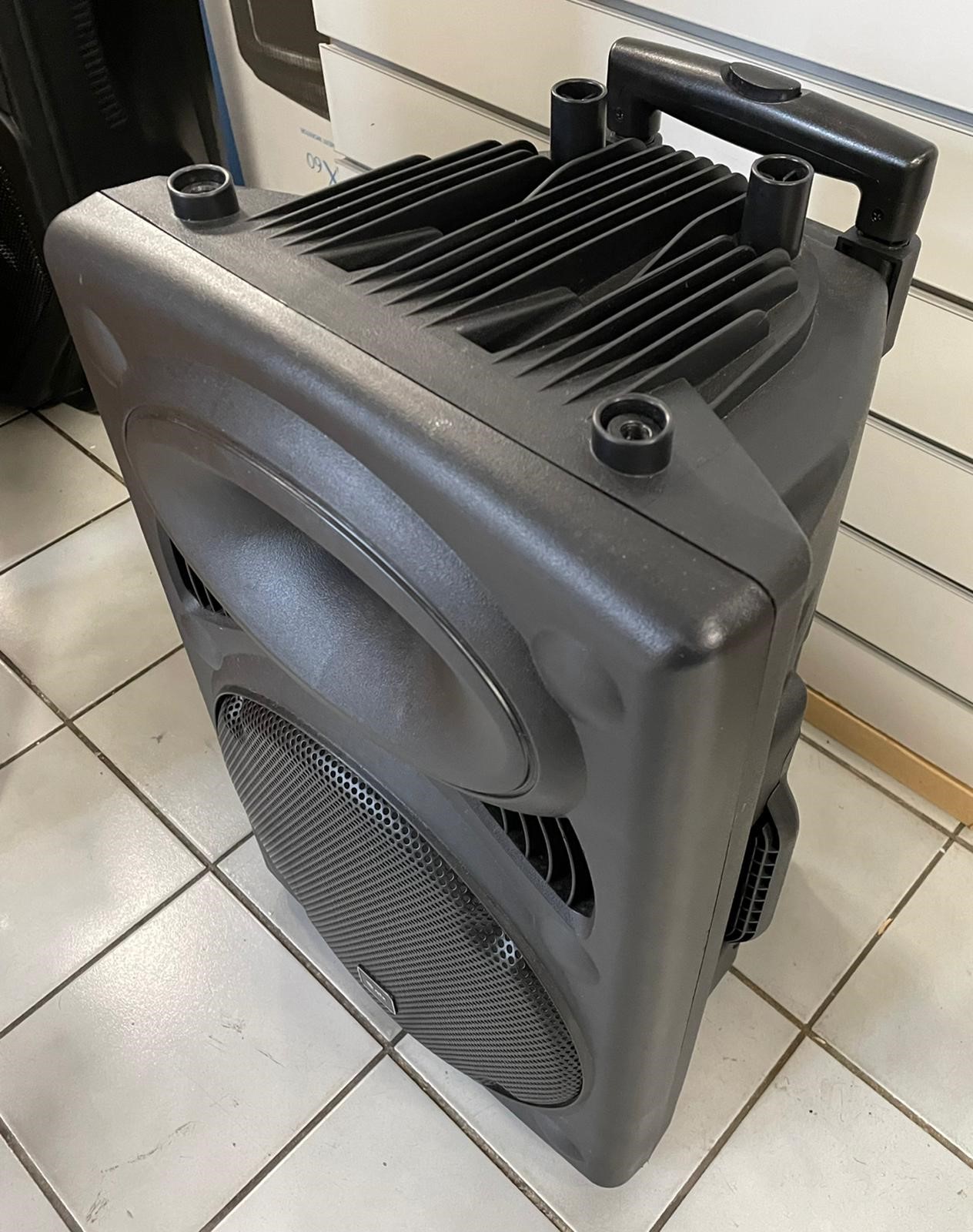 QTX QR12PA BT Bluetooth Portable PA System with Mics, Used