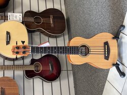 UMA UB-1 Bass Ukulele, Solid Spruce Top