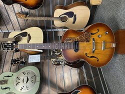Godin 5th Avenue Kingpin P90 Archtop Guitar, Cognac Burst