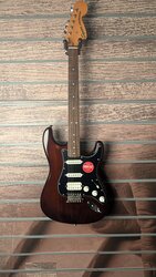 Fender Squier Classic Vibe 70s Stratocaster HSS, Laurel Fingerboard, Walnut