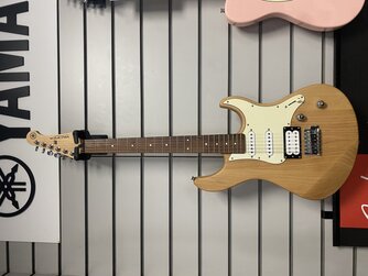 Yamaha Pacifica 112 - Used, Natural