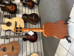 UMA UB-1 Bass Ukulele, Solid Spruce Top