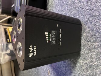 QTX Tri-Par: Rechargeable Triple Diode RGBW PAR Uplighter Ex Demo, Ex Demo