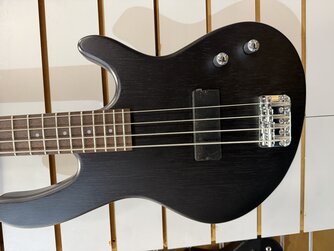 Cort Action Bass Junior Open Pore, Black